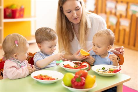 samen aan de slag met groente en fruit op het kinderdagverblijf wur