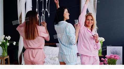 pyjama party video soldes en image