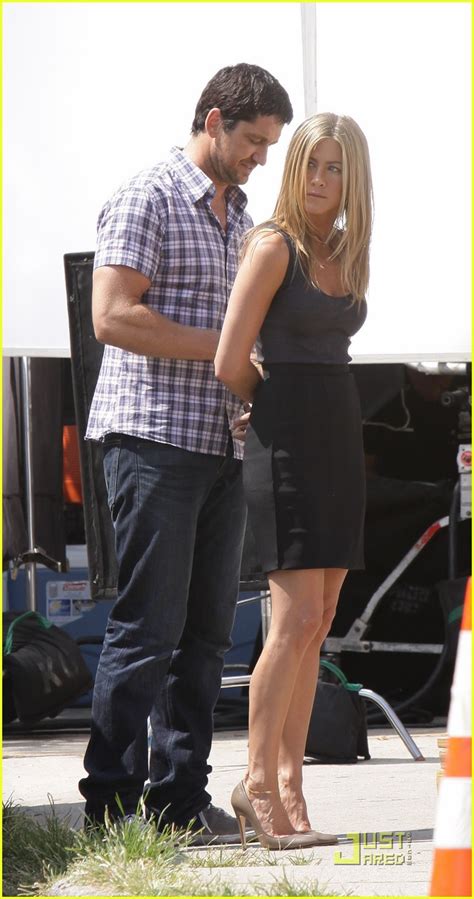 Jennifer Aniston Is A Handcuffed Hottie Photo 2157991 Gerard Butler