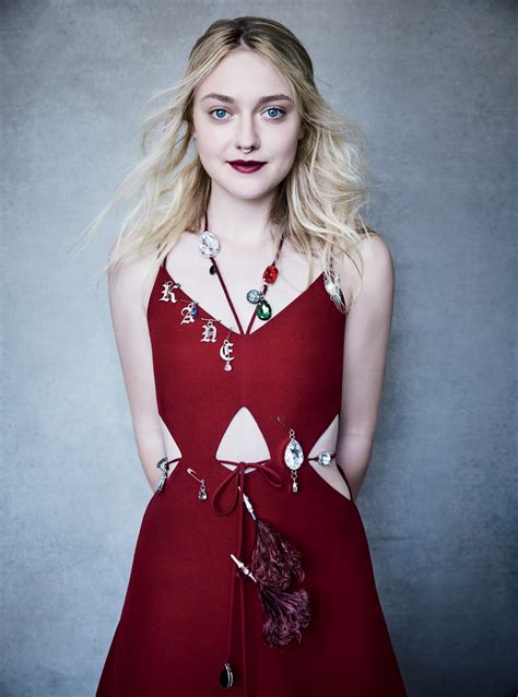 Dakota Fanning On Why It S Good To Be A Weird Person Glamour