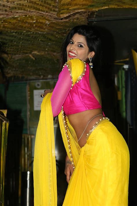 Manisha Pillai Hot Saree Pics