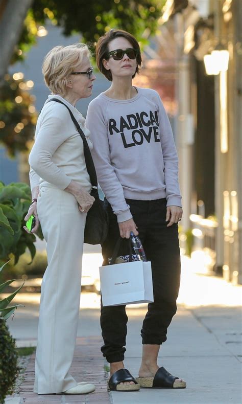 sarah paulson steps out with girlfriend holland taylor for