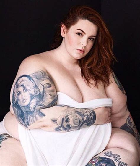 plus size model tess holliday posts nearly naked pregnancy pic to prove she s healthy