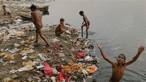 show  pollution  kills    children