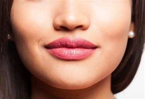 mengecilkan bibir  tebal  efektif plasthetic clinic