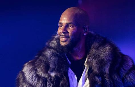 singer r kelly charged with aggravated criminal sexual