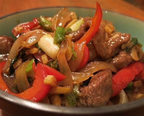 chinesisches rindfleisch mit zwiebeln und paprika von koelkast