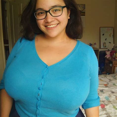 Pin By Micmac On Janineaam Girls With Glasses Curvy Beauty Plus
