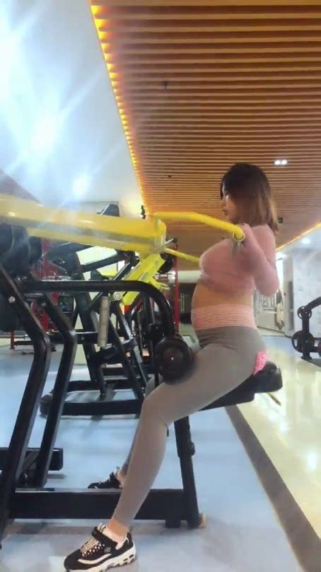 sexy workout pregnant chinese babe~ tumbex
