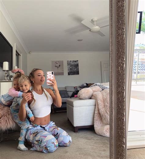 Luckiest Mama 🥰 Instagram Tammy Hembrow Mirror Selfie