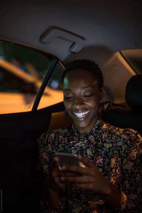 «woman Smiling While Using Her Phone In A Taxi Del Colaborador De