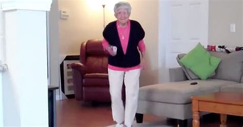 97 year old dances the charleston along with wii just dance 2