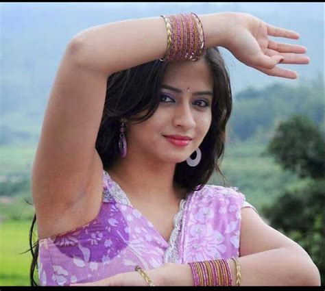 Hot Desi Aunty In Sleeveless Blouse With Wet Armpits Pics Desi Bhabhi