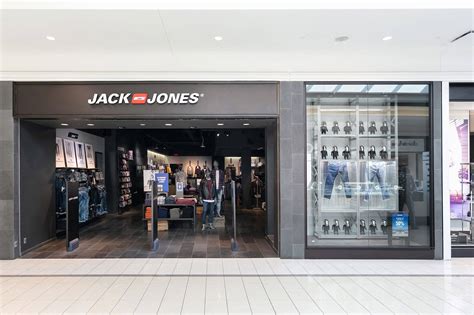 jack jones expected  close stores  canada  bankruptcy filing