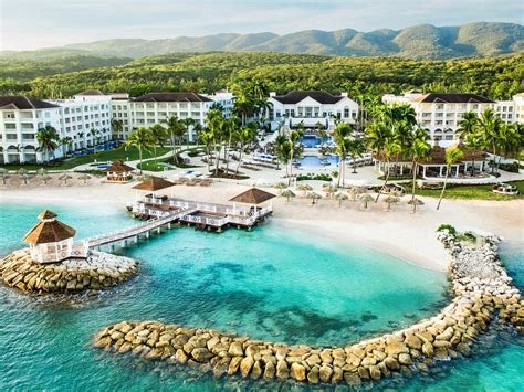 top resorts   caribbean islands readers choice awards