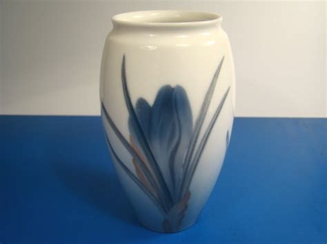 bing and grondahl royal copenhagen vase porcelain bandg denmark blue iris flower signed 7933 254