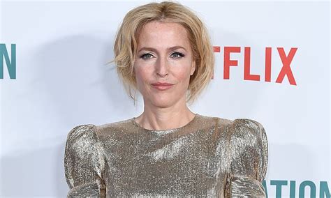 Gillian Anderson Dazzles In Glittering Gold Floor Length Frock For Sex
