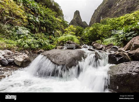 wasserfall im iao valley state park maui hawaii vereinigte staaten