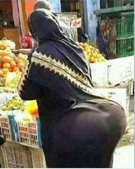 dubai woman  big butt secretly snapped    market place photo