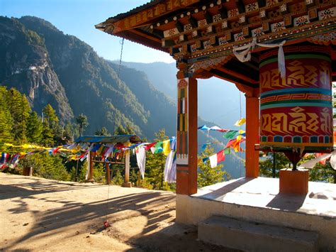 reasons  bhutan   perfect destination   socially