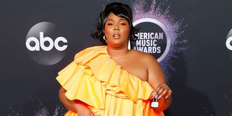 Lizzo S Tiny Valentino Bag Memes Were The Best Part Of The Amas