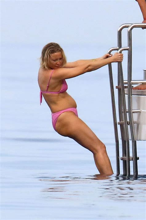 Kate Hudson Enjoy Her Summer Holiday Abord A Mega Yacht In