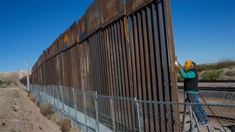 wall   built trump insists   drops funding demand   york times