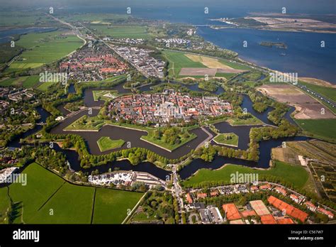 netherlands naarden star shaped fortressed village  canals stock photo alamy