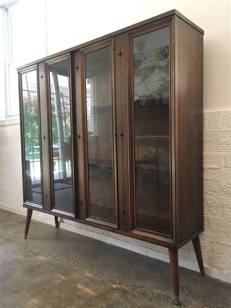 Mid Century Modern Glass Fronted Walnut Display Cabinet Broyhill Saga