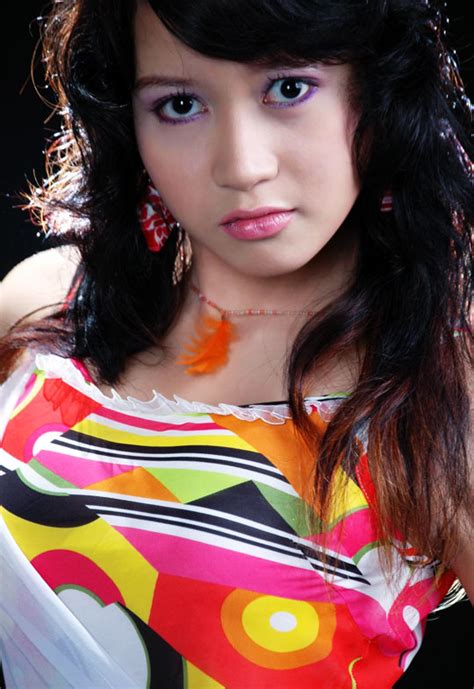 Myanmar Celebrities Very Cute Model Girl Htet Thiri