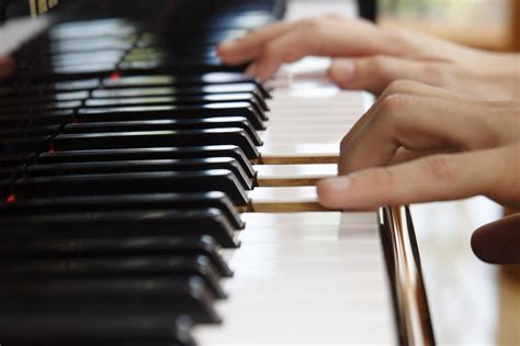 play piano aelypuhelimen kaeyttoe ulkomailla