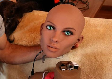 آیا ربات‌های جنسی مجهز به قابلیت امتناع از سکس می‌شوند؟ ایران اینترنشنال