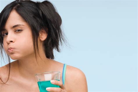 what will happen if you swallow a mouthwash according to dentists