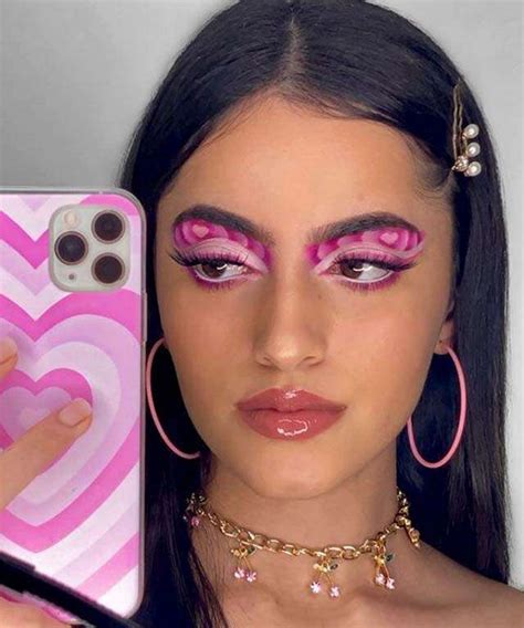 nostalgic yet iconic y2k looks to incorporate in your everyday makeup