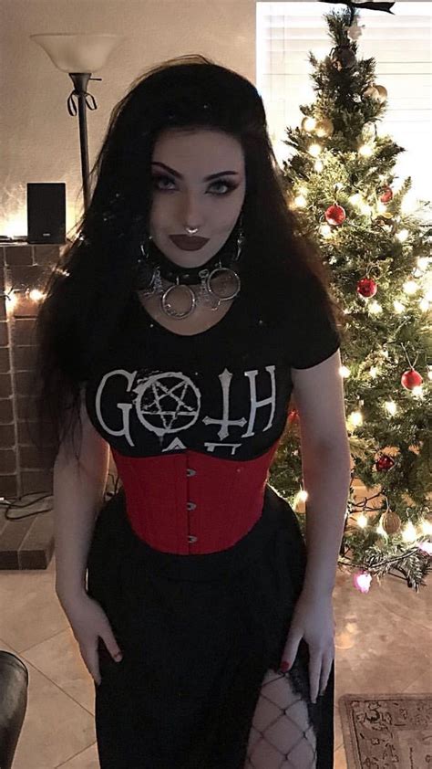 Pin By Em Weissensee On Kristiana Hot Goth Girls Gothic Outfits