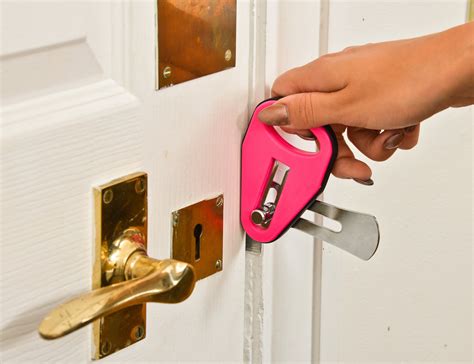 easylock temporary travel door lock gadget flow