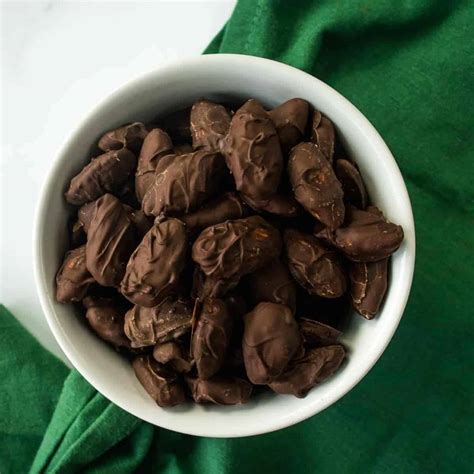 dark chocolate almonds hint  healthy