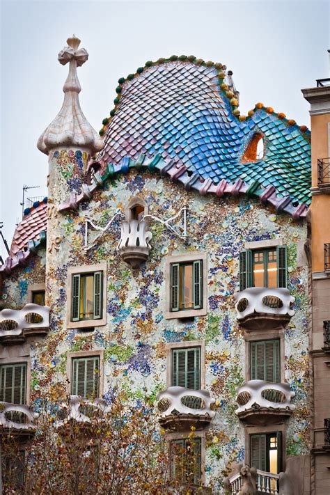 gaudi masterpieces  prove barcelona  europes  instagrammable city barcelone