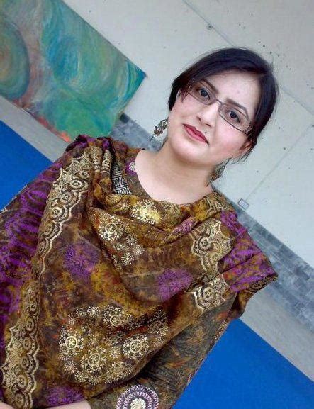Beautiful Celebrity Pictures Hot Pakistani Aunty From