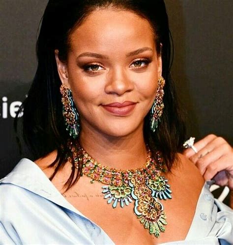 Pin By Allure💕 On Rihanna Rihanna Rihanna Jewelry Rihanna Photos