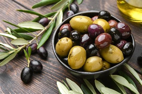 types  olives   characteristics fine dining lovers