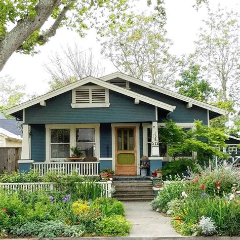 features    home    sell   craftsman bungalow exterior