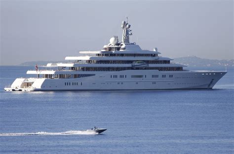 yacht owned  billionaire putin ally docks  florida days  trumps arrival ny
