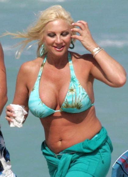 Linda Hogan Engaged The Hulkster S Ex To Marry 21 Year Old Bleacher