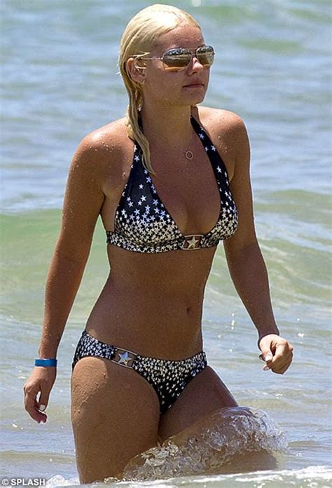 elisha cuthbert in bikini goddess in sexy