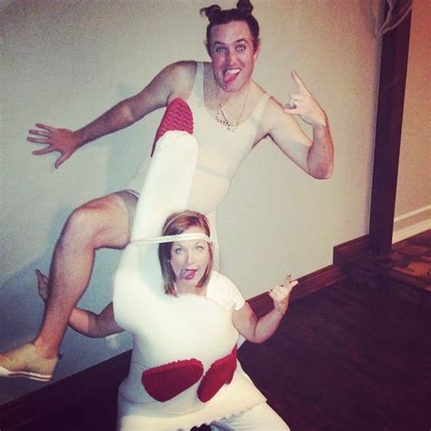 miley cyrus and foam finger funny costume ideas for couples