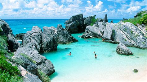 short travel guide  bermuda   weird beautiful  filled  delicious rum drinks