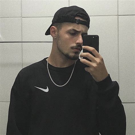 Pin De 𝔷ℭ𝔞𝔯𝔬𝔩 Em ᎷᎬnᏆnᎾᏚ Foto De Homens Selfies Masculinas Fotos De