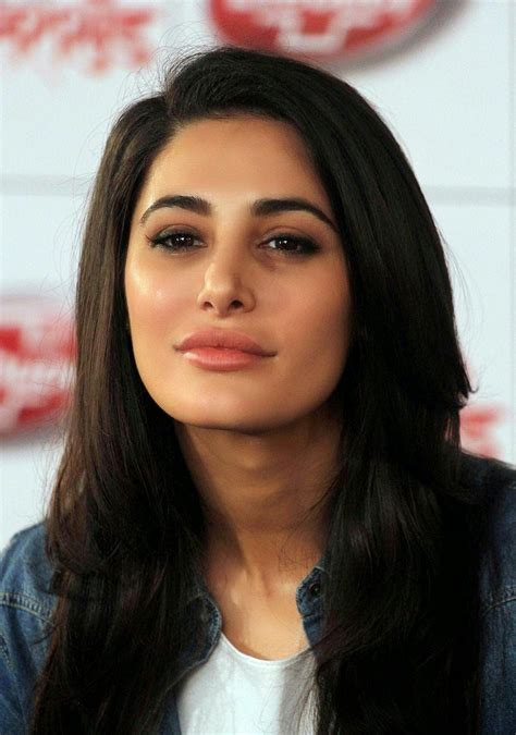 masala lake nargis fakhri sexy close up pics