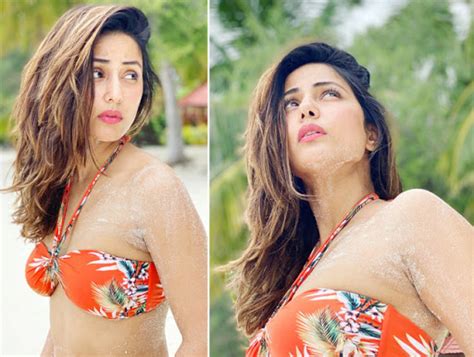 Hina Khan’s Hot Red Bikini Pictures Are Taking All The